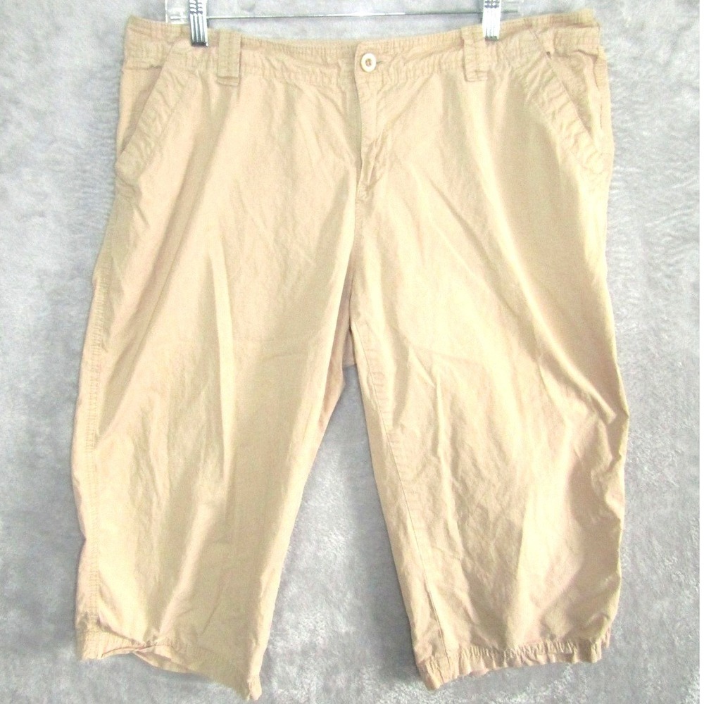Cato Woman Khaki Tan Capri Pants Womens Cargo Style Relaxed Fit Casual Cropped